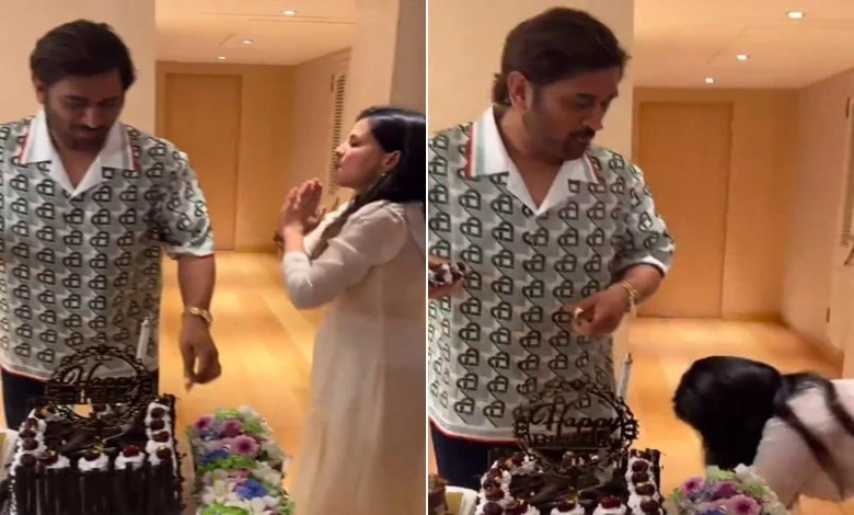 MS Dhoni Birthday Sakshi Dhoni Cake cut