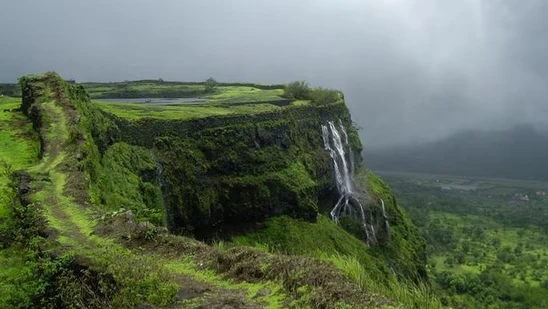 Maharashtra Government unveils Tourism Policy for 2024, focus on rural sector