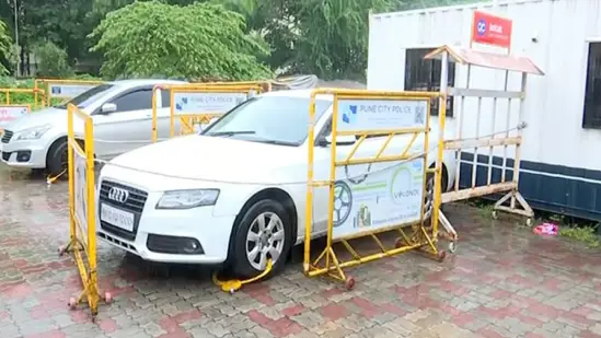 "ias-officer-puja-khedkar- audi-car-with-illegal-red-beacon-seized-by-pune-police"