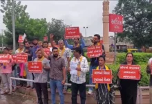 Rajkot Aam Aadmi Party workers reached CP office raising slogans against BJP