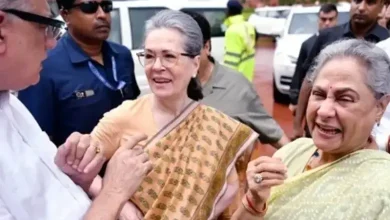 Seen with Jaya Bachchan-Sonia Gandhi in Parliament premises