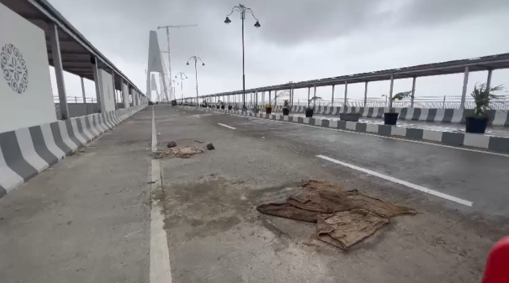 System fills gaps in Sudarshan Bridge connecting Okha-Bet Dwarka; Questions remain about corruption in work!