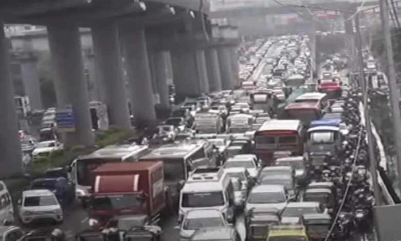 WEH commuters should pay special attention, heavy traffic jam between Jogeshwari- Vileparla