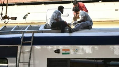Vande Bharat train roof water leakage