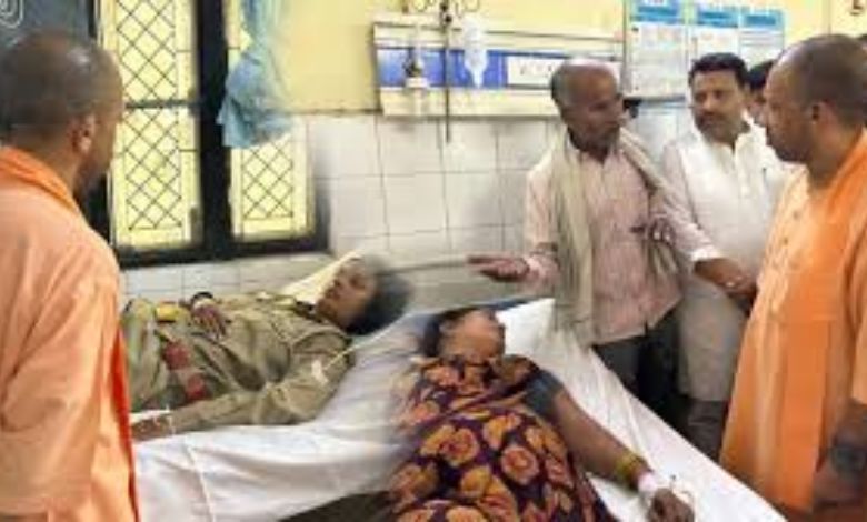 CM Yogi Adityanath met the injured in Hathras, took stock of the situation