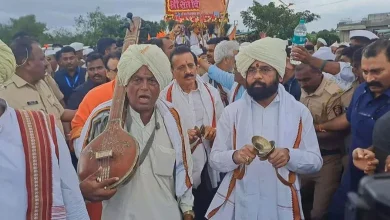 Chief Minister Eknath Shinde walked in procession with Sant Nilobarai Palkhi