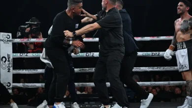 A boxer's brother in Australia suddenly enters the ring and then...