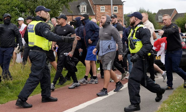 Anti-Immigration Violence: Violent Clashes in Britain, Hundreds Arrested
