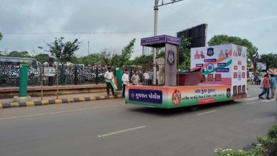 A tableau of 'Gujarat Police' is the center of attraction in the Tiranga Yatra