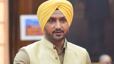 Harbhajan Singh became aggressive against the atrocities on girls in Badlapur, tagged CM Shinde and said….