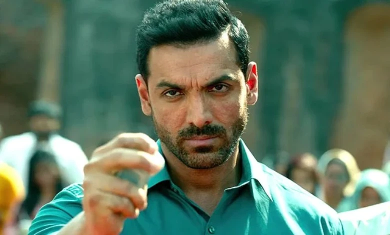 John Abraham slams SRK, Devgan, bollywood