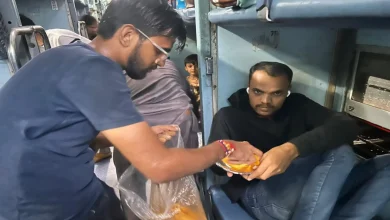 Patan people helped passengers stuck in Kutch express