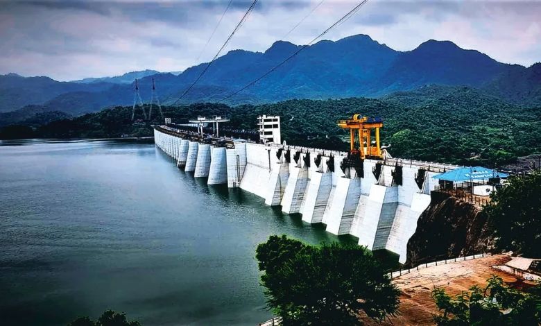 Narmada Dam in Gujarat is 87 percent full, five gates have been opened, many villages have been alerted