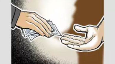 Superintendent of Godhra City Survey Office caught red-handed taking bribe of eight thousand