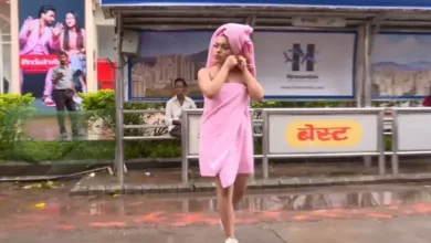 The girl went out wearing a towel on the road of Mumbai and what happened next...