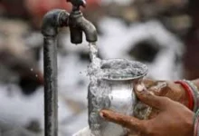 Students of Saurashtra University demanded supply of drinking water protest at Chancellor's bungalow