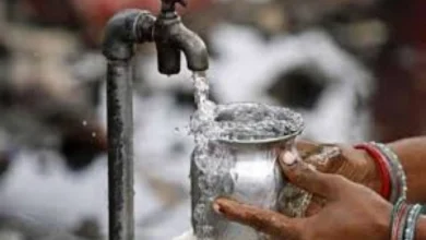 Students of Saurashtra University demanded supply of drinking water protest at Chancellor's bungalow