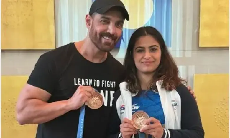 This handsome Bollywood actor got into trouble after taking a picture with Manu Bhaker...