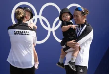 Three moms win medals in a boat competition and then celebrate with their kids!