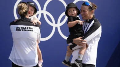 Three moms win medals in a boat competition and then celebrate with their kids!