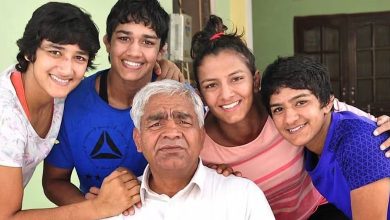 Geeta, Babita take a dig at vinesh Phogat after she forgot Mahavir Phogat