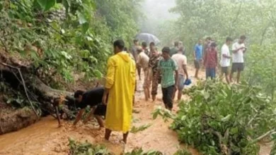 Tourists stranded due to heavy rains in Uttarakhand: 450 tourists to police station