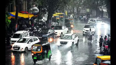 Car burning in rainy weather in Surat: Fear spread among people