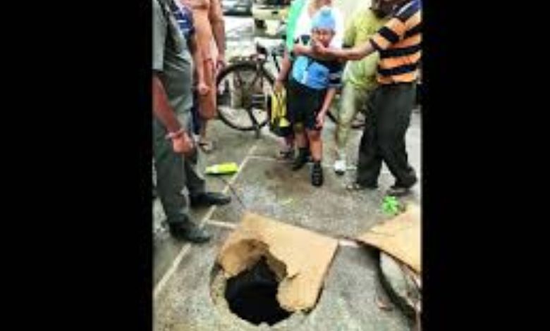 Negligence of MCD in Delhi, drain covered with card board, 7 year old child fell into drain as soon as he stepped on it