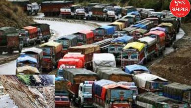 Srinagar-Kargil highway disrupted due to cloudburst, many vehicles inundated