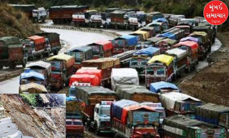 Srinagar-Kargil highway disrupted due to cloudburst, many vehicles inundated