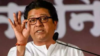Who did Raj Thackeray attack on the issue of casteism and reservation?