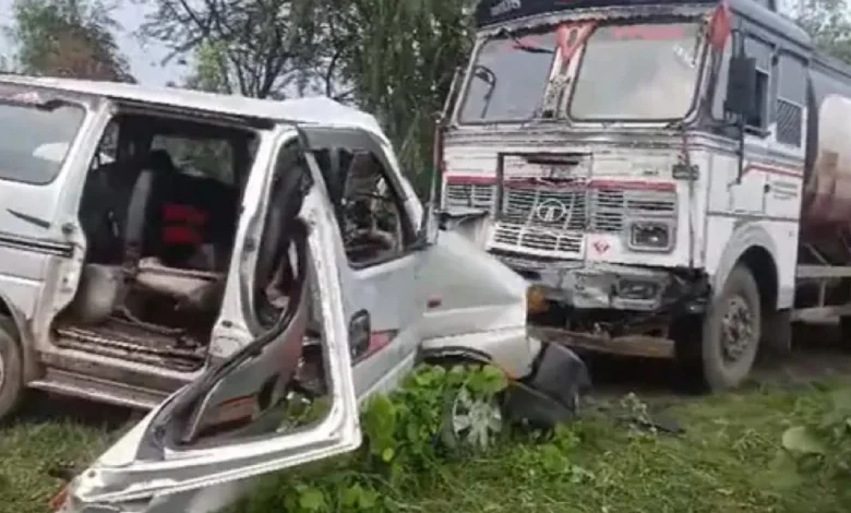 Five people died in Gozara accident between eco car tanker in Godhra