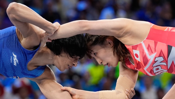 Who is the Japanese wrestler who lost to Vinesh Phogat in Paris Olympics?