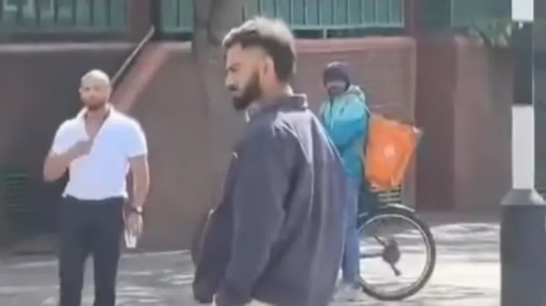 When Virat was seen crossing a road in London… the video went viral