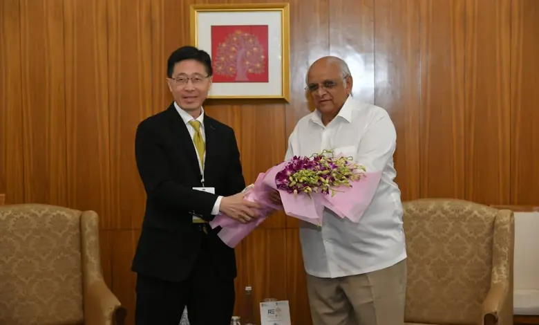 Cheong Foong presentation to CM to develop more airline services between Singapore-Gujarat