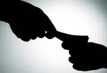 PI caught taking bribe of iPhone in Navsari, threatened to close down business