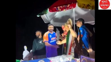 Ganapati Bappa handed over the World Cup trophy to 'Hitman' Rohit Sharma!