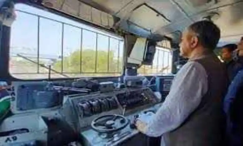 Railways trialled 'Kavach System' to prevent accidents, Railway Minister himself conducted the test