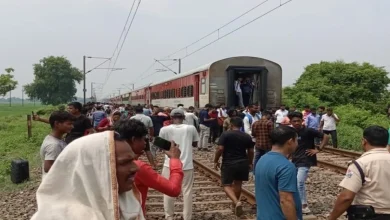 Magadh Express Accident: Train running in Bihar split into two parts, passengers safe