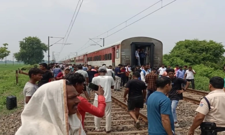 Magadh Express Accident: Train running in Bihar split into two parts, passengers safe