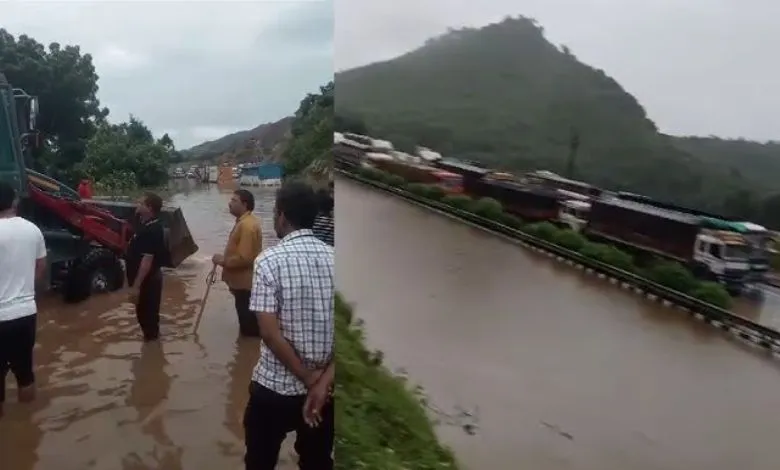 Meter long traffic jam on Ahmedabad-Udaipur highway going from Gujarat to Rajasthan