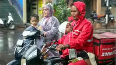 A food delivery lady in Rajkot has set out to deliver food on a Hero Honda