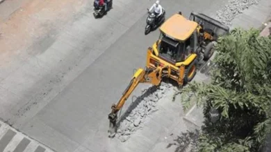 Concreting of service roads and junctions along with Eastern-Western Express Highway