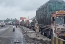 Traffic jam on Chotila National Highway due to potholes