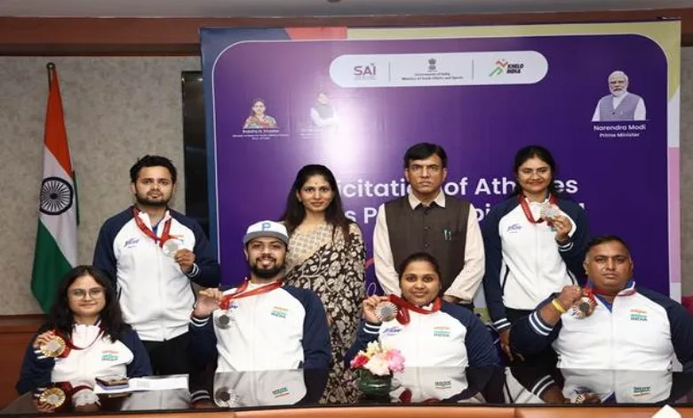 Union Minister Dr. Mandaviya welcomes Para-athletes who have won medals from Paris