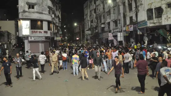 stone pelting in bharuch, police trying to control the situation