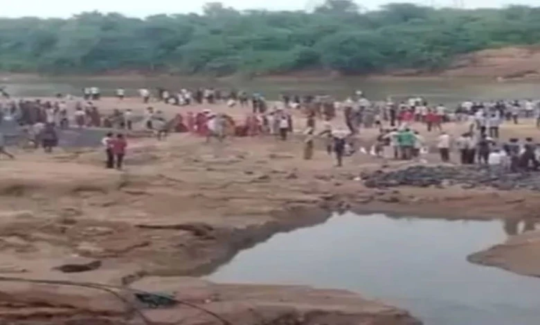 8 people drown in Meshwo river near Dehgam; 2 more missing