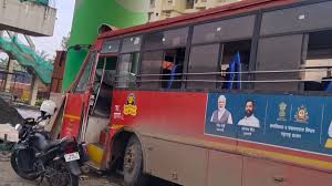 A bus collided with a metro pillar in Thane