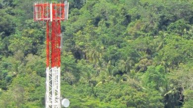 The farmer climbed the mobile tower with his demand; Race among MLAs and officials...