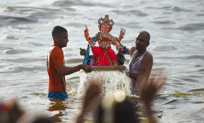 More than 14,000 idols immersed in one day in Vasai-Virar on Sunday